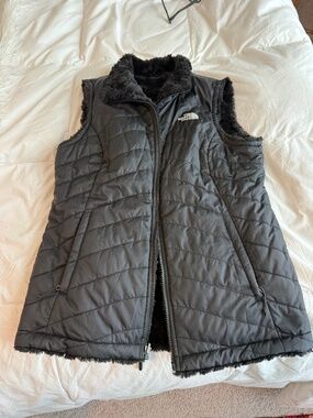 North Face Down and Fleece Reversible Vest in Black, size M